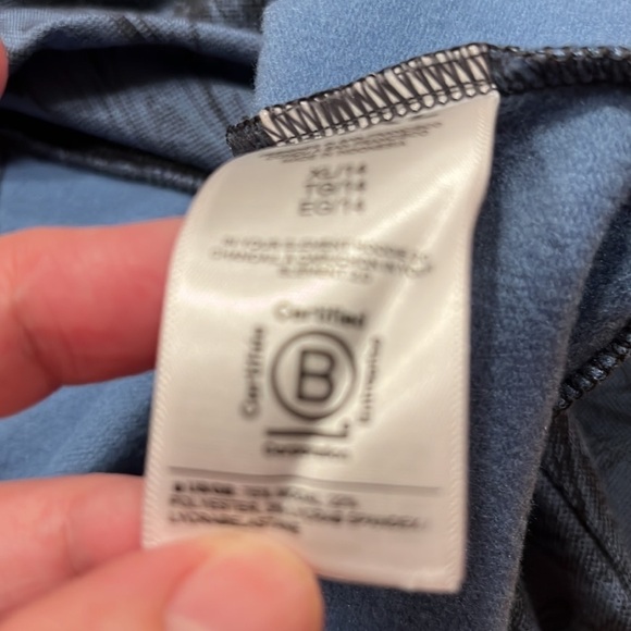 ATHLETA girl hoodie with a kangaroo pocket size xlarge (14) . - Picture 7 of 7